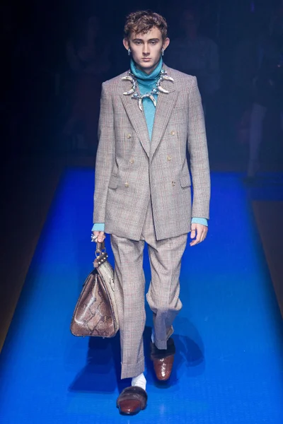 Look 12